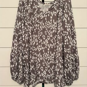 Gray and White Patterned Women's Top by Crown & Ivy